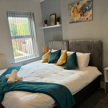Hilltop Place Suites Near Meadowhall シェフィールド エクステリア 写真