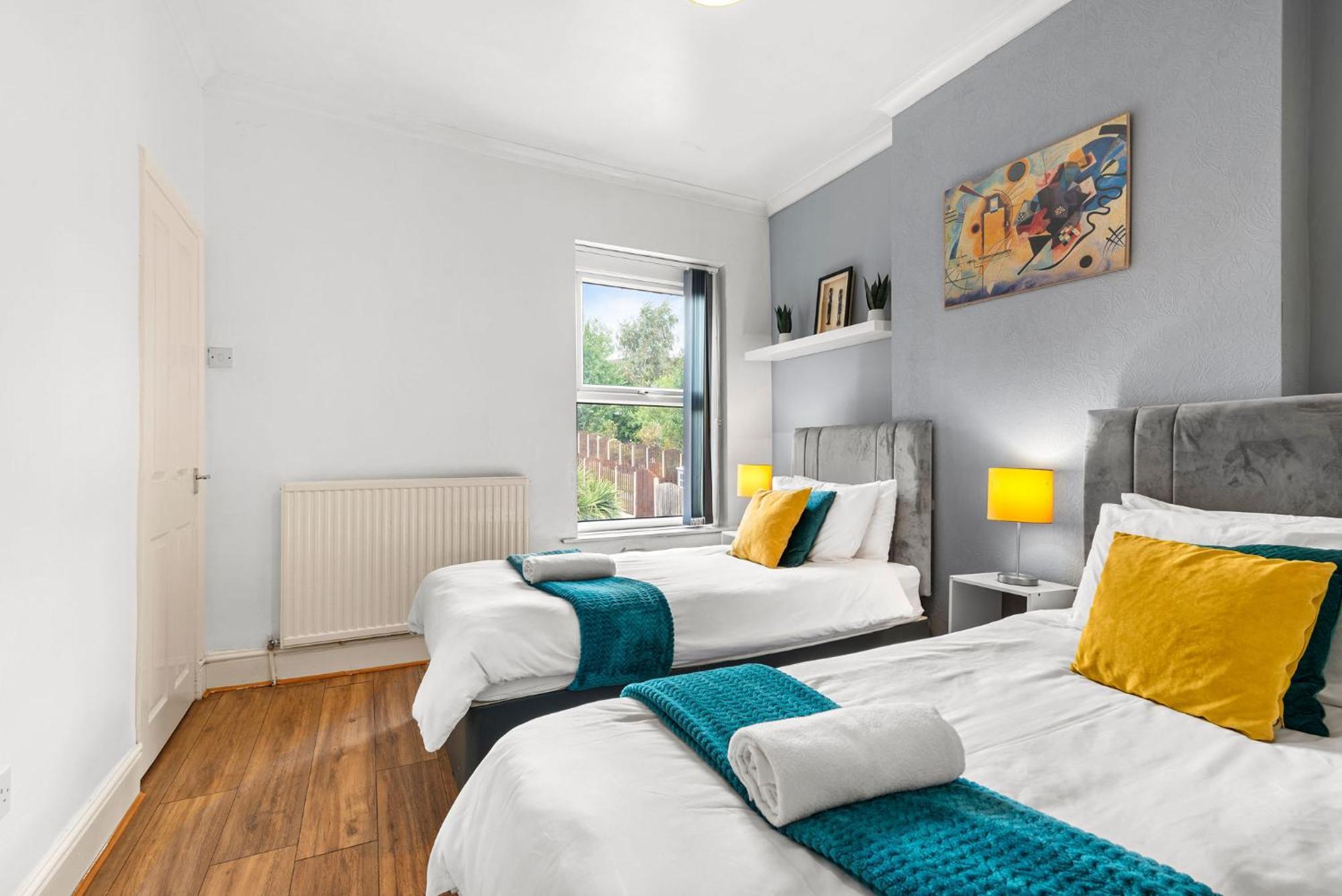 Hilltop Place Suites Near Meadowhall シェフィールド エクステリア 写真