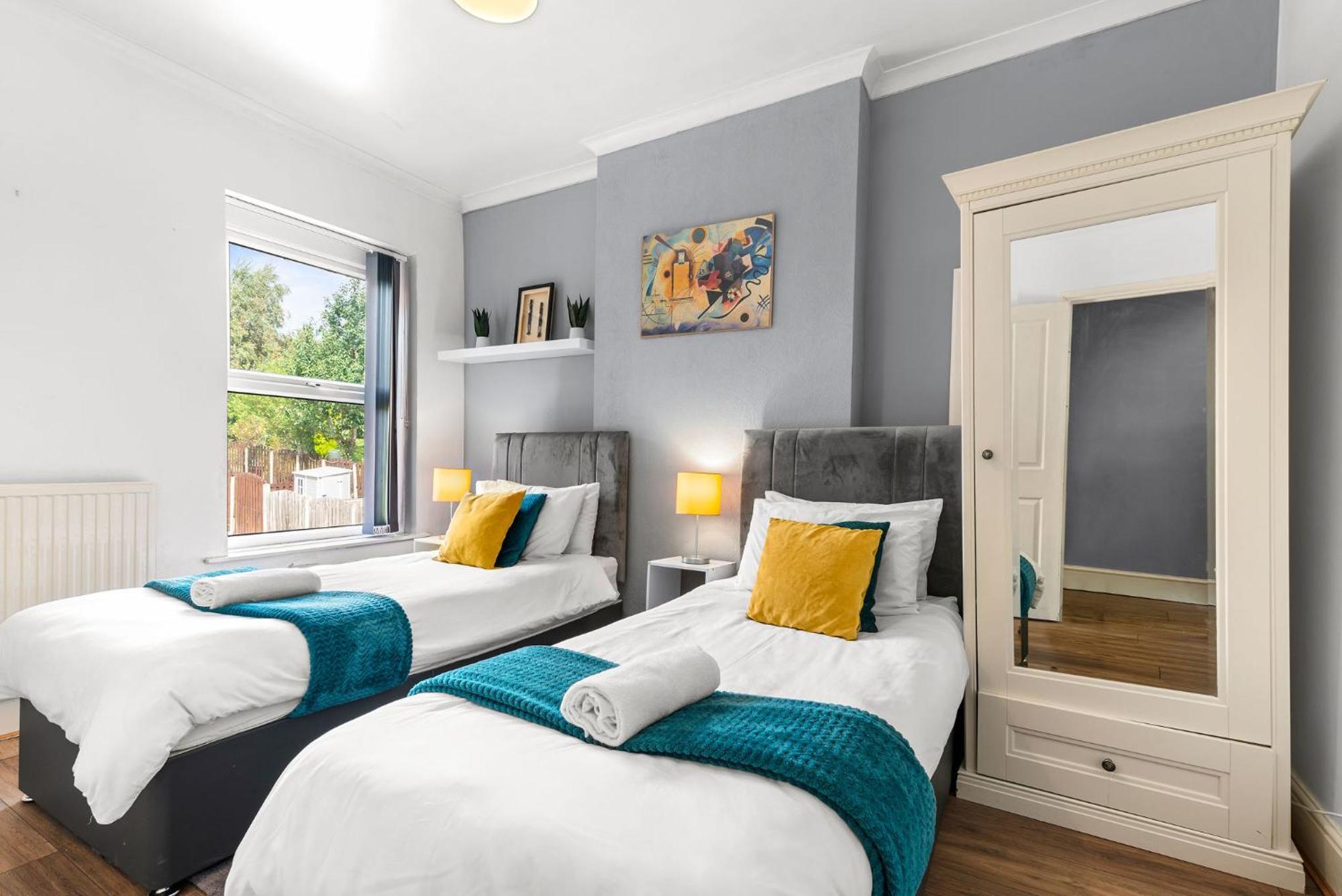 Hilltop Place Suites Near Meadowhall シェフィールド エクステリア 写真
