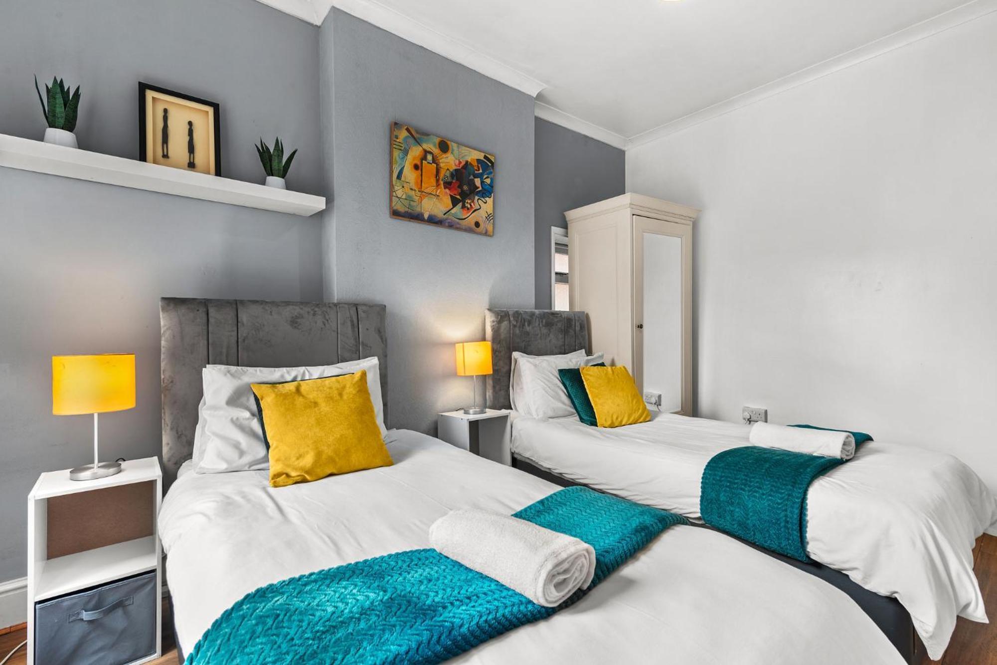 Hilltop Place Suites Near Meadowhall シェフィールド エクステリア 写真