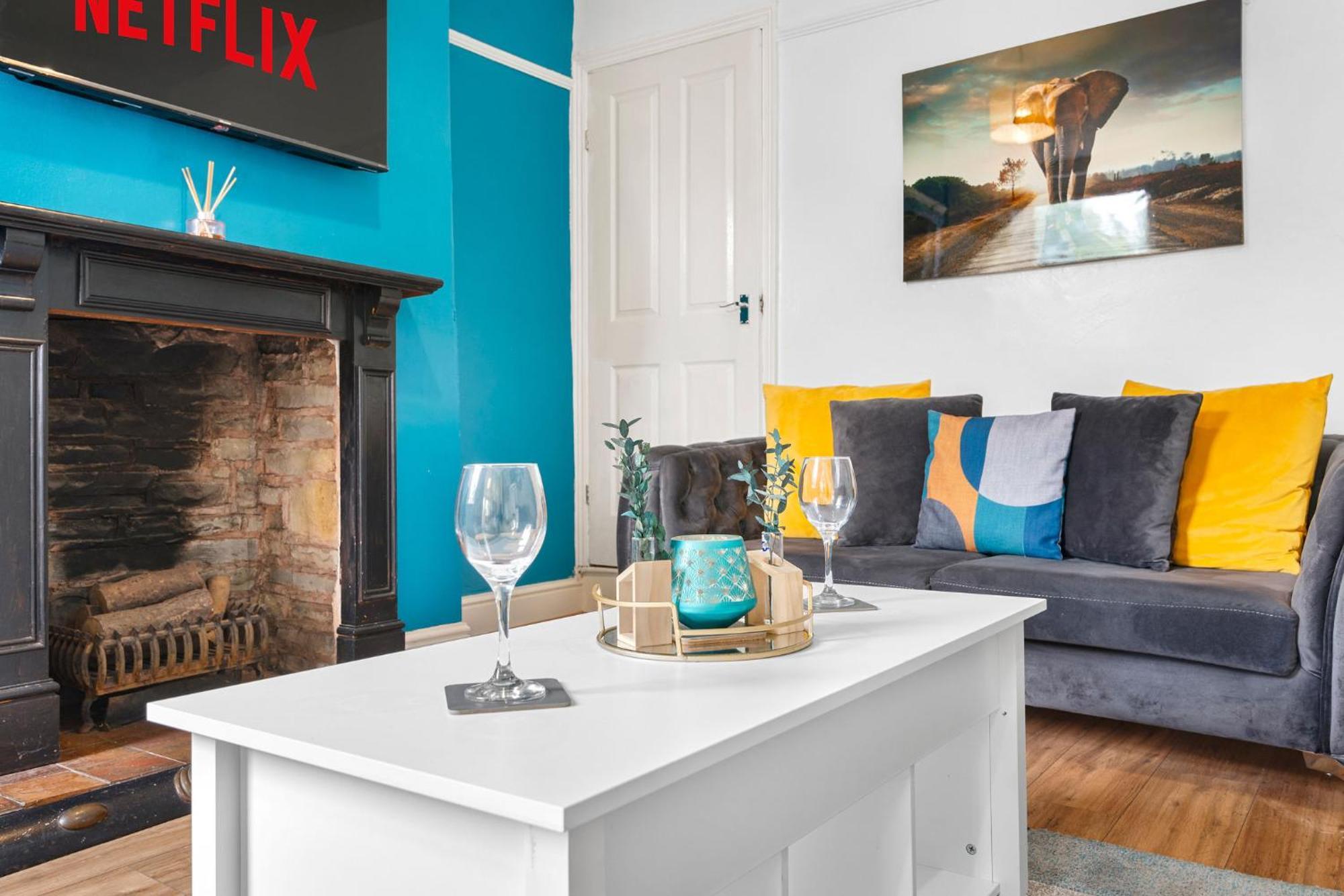 Hilltop Place Suites Near Meadowhall シェフィールド エクステリア 写真