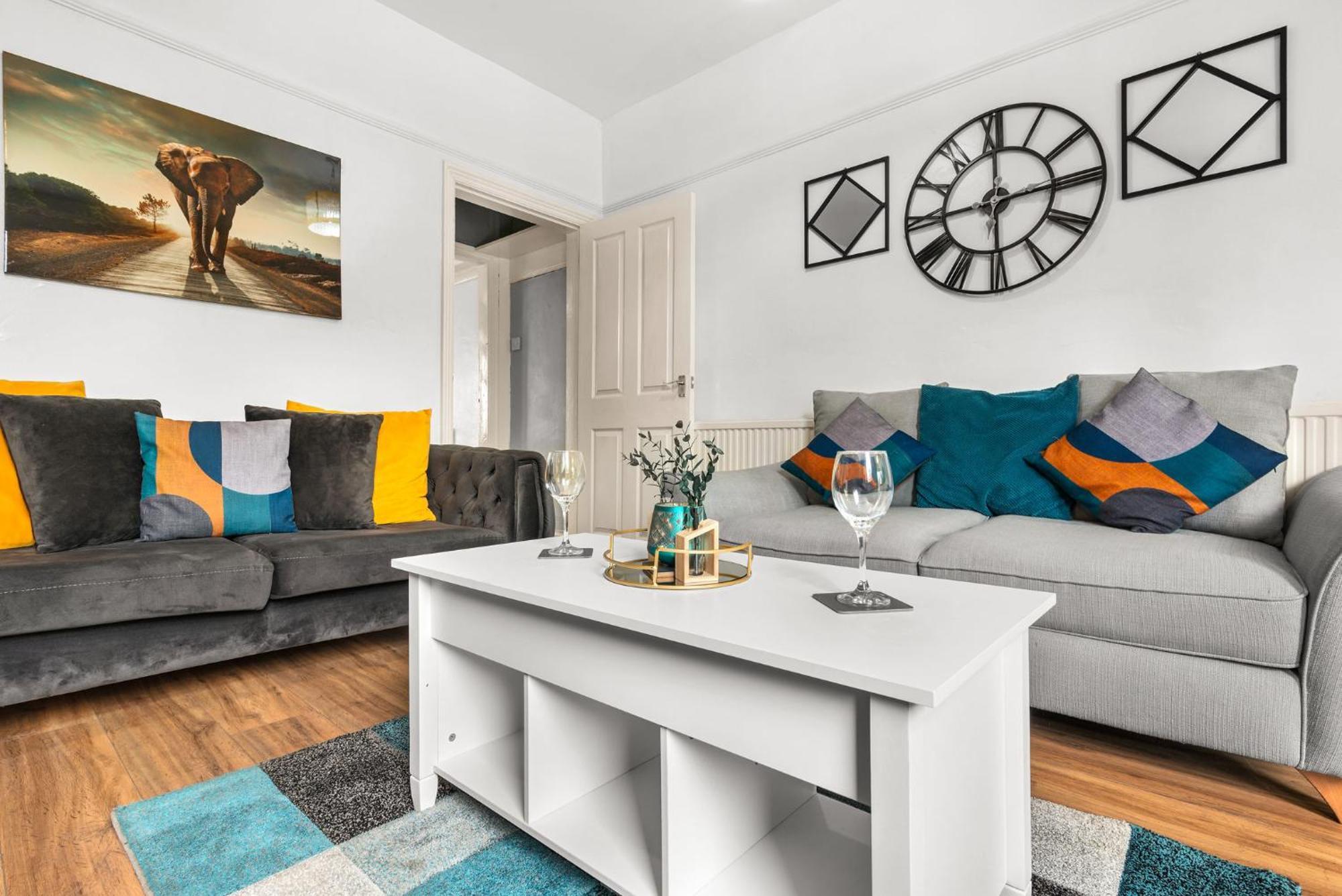 Hilltop Place Suites Near Meadowhall シェフィールド エクステリア 写真