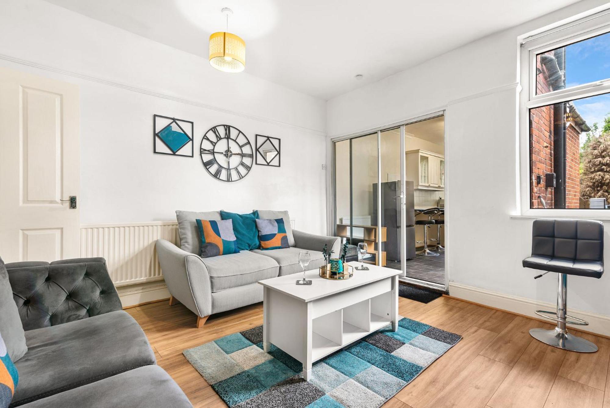 Hilltop Place Suites Near Meadowhall シェフィールド エクステリア 写真