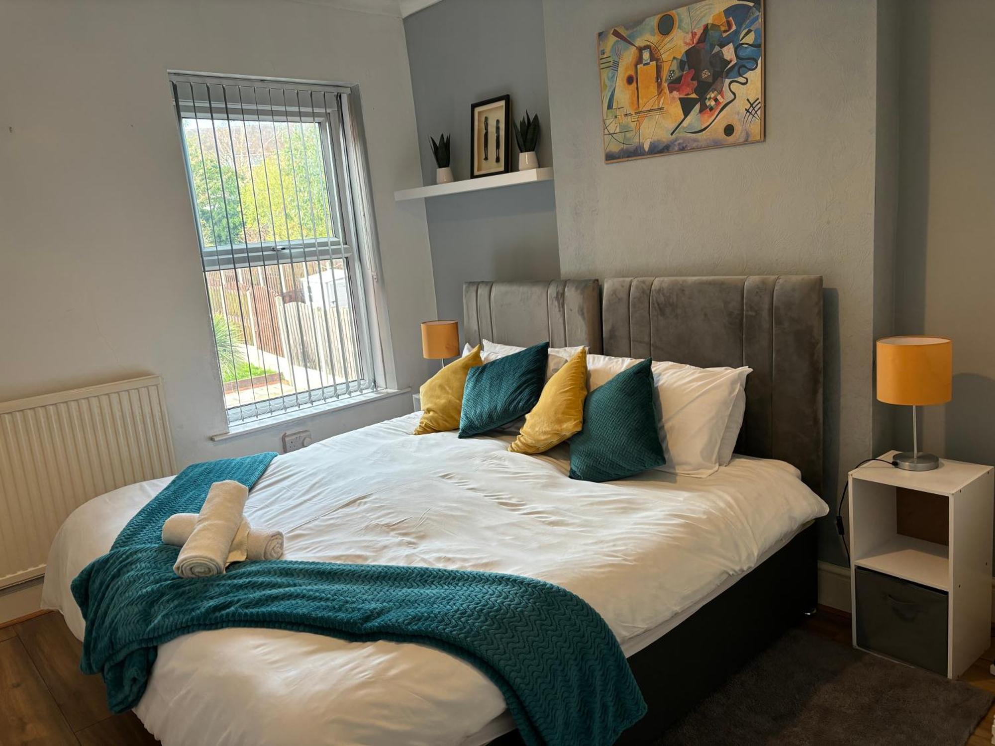 Hilltop Place Suites Near Meadowhall シェフィールド エクステリア 写真