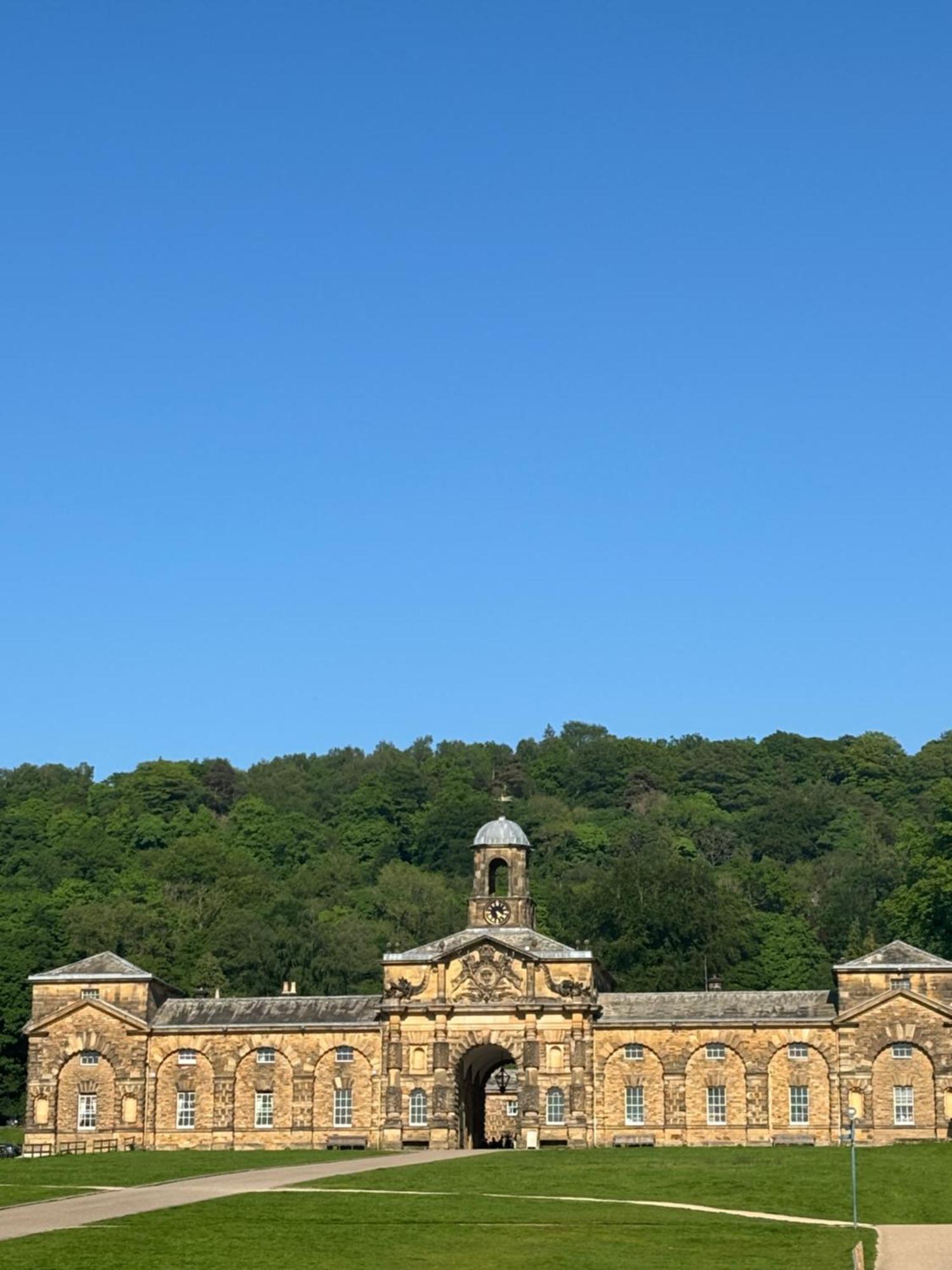 Hilltop Place Suites Near Meadowhall シェフィールド エクステリア 写真